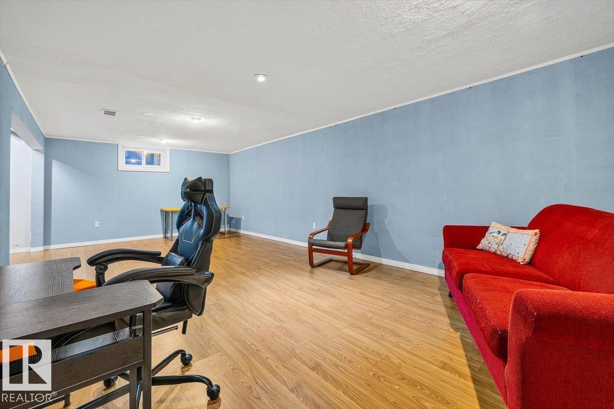 5903 102 AV NW NW - 27