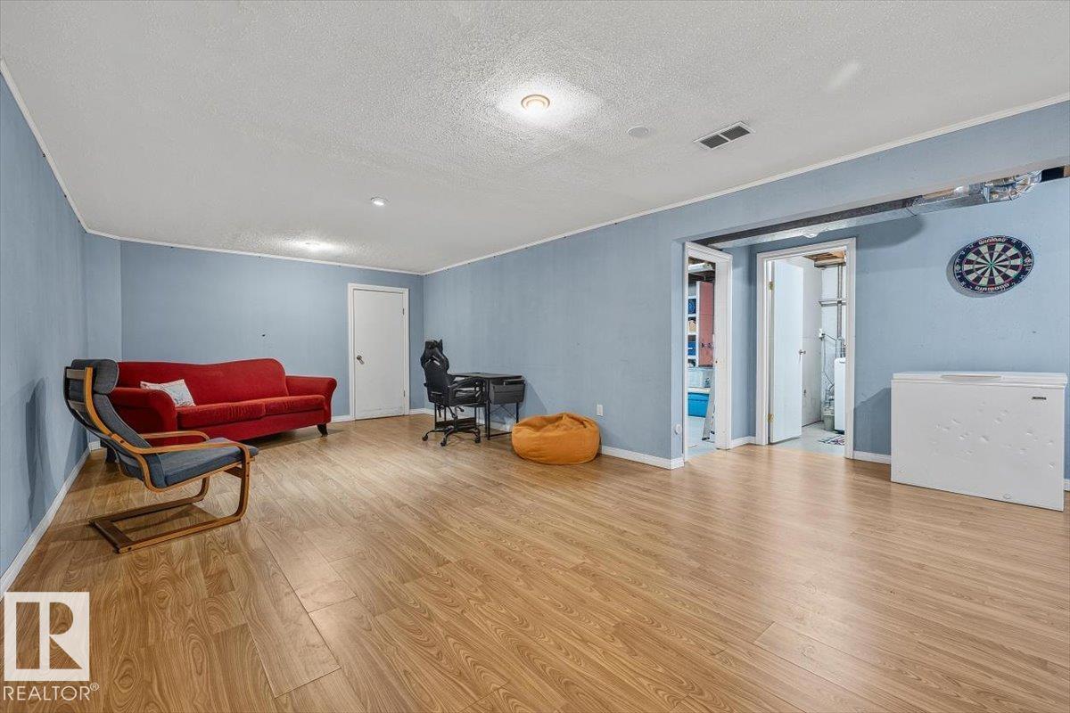 5903 102 AV NW NW - 24