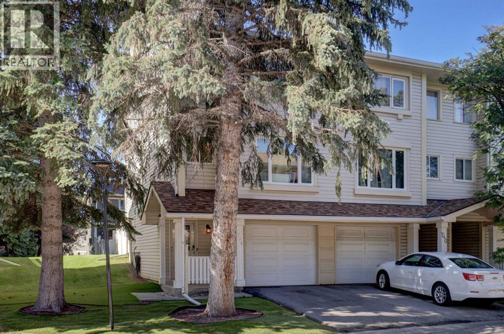 738 Queenston Terrace SE - 1