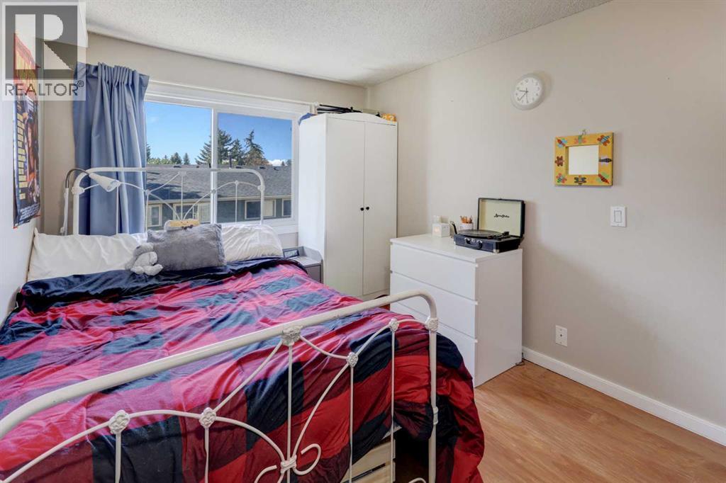 738 Queenston Terrace SE - 27
