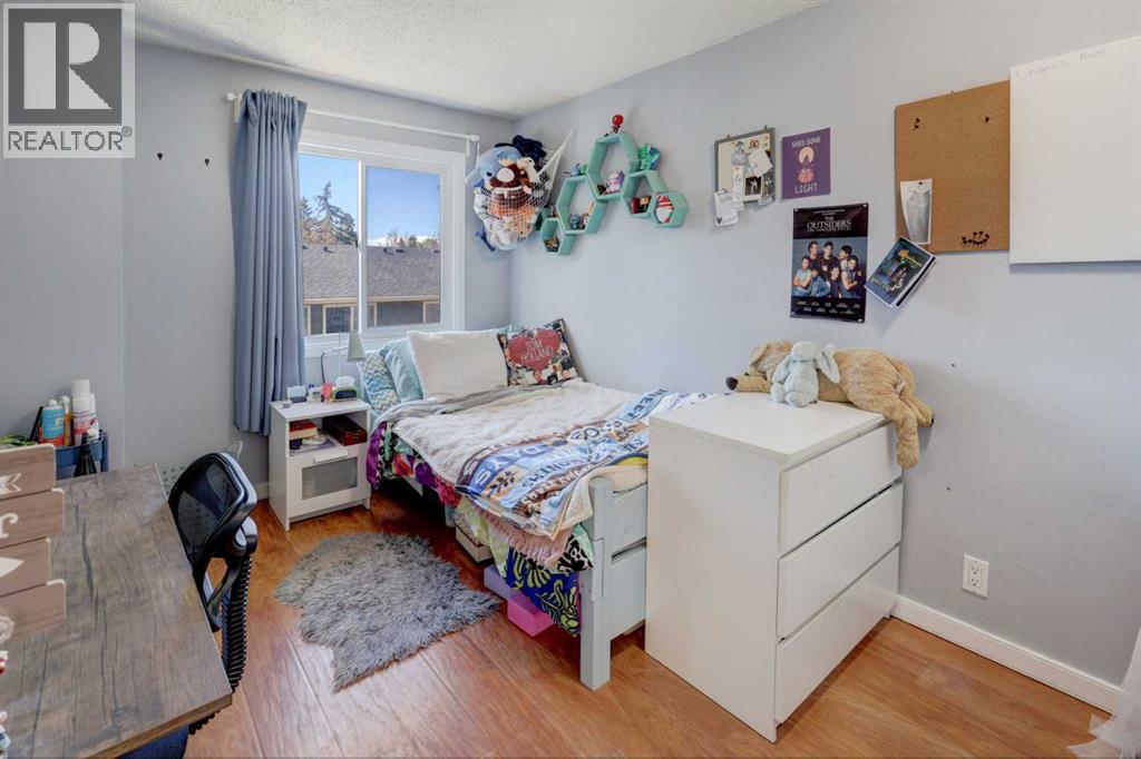 738 Queenston Terrace SE - 23