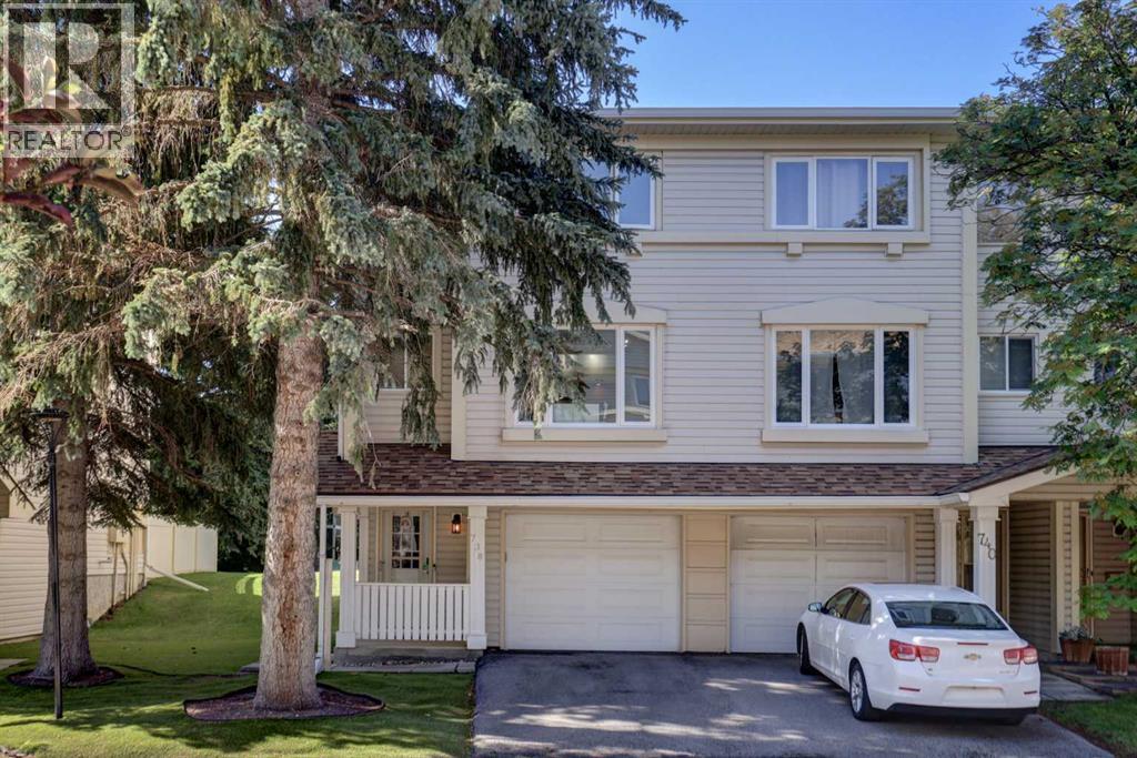 738 Queenston Terrace SE - 2