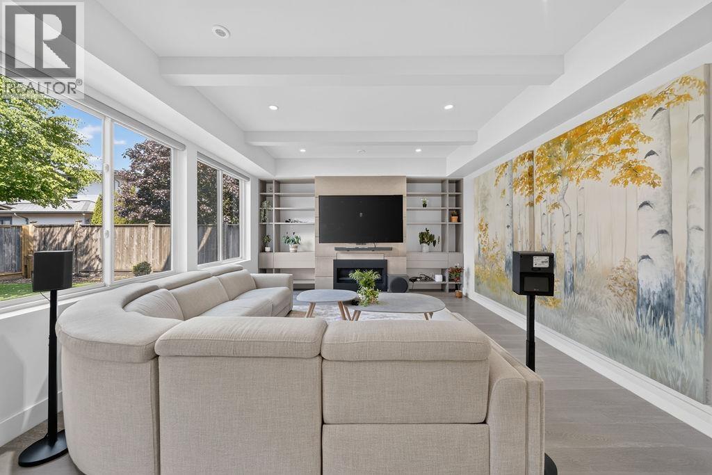9571 DIAMOND Road, Richmond