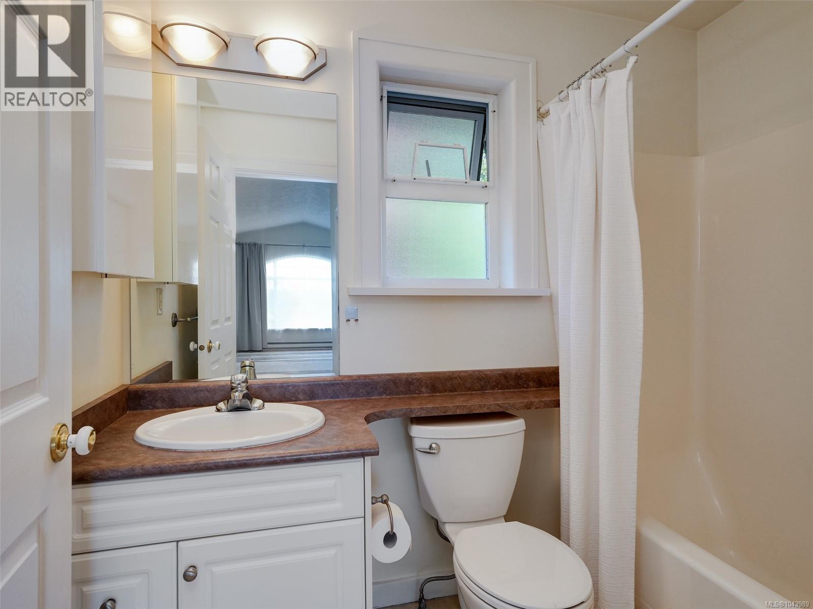 1040 Alston St - 13