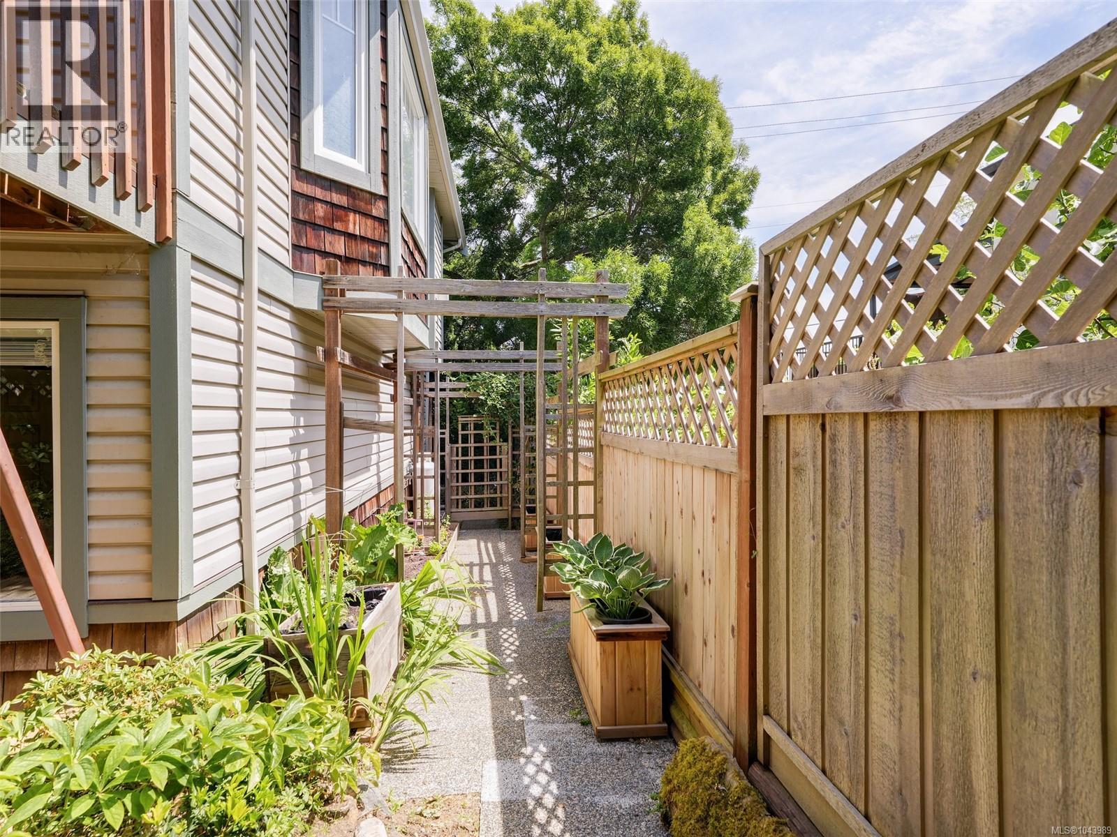 1040 Alston St - 31