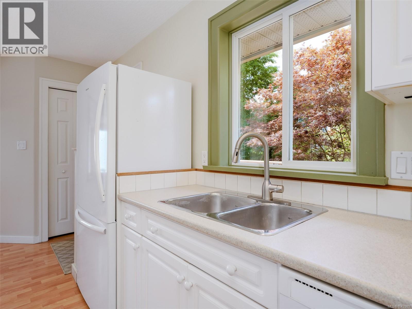 1040 Alston St - 9