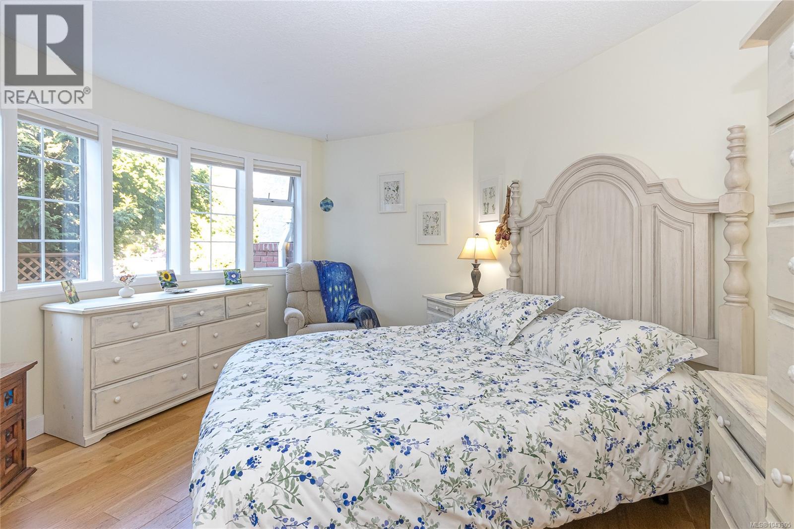 #101 1220 Fort St - 10