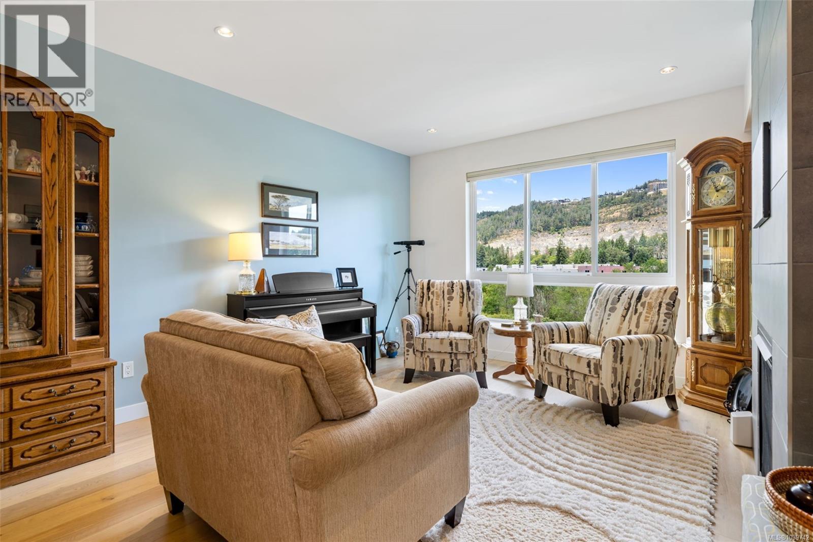 2836 Turnstyle Cres - 10