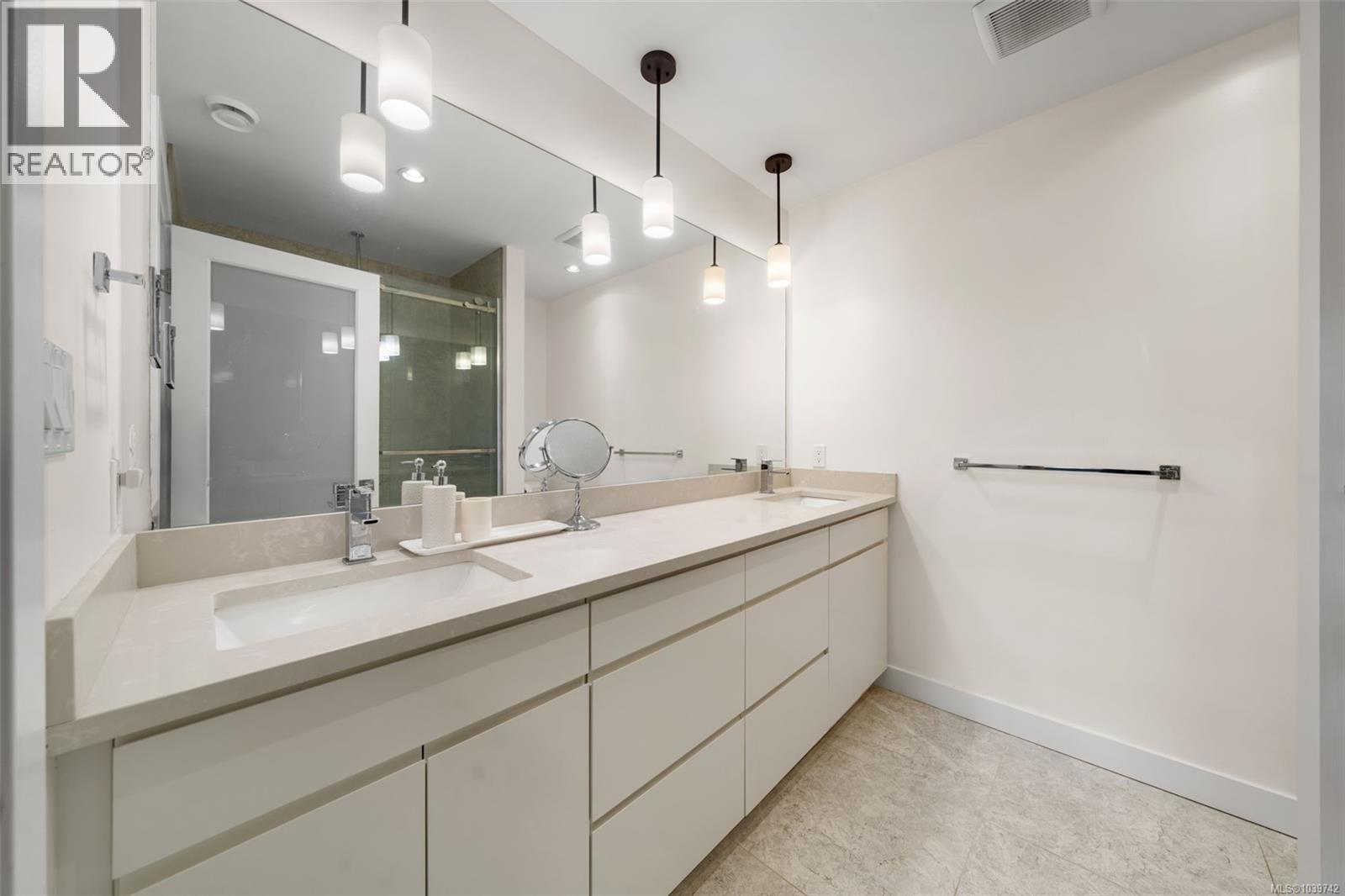 2836 Turnstyle Cres - 13
