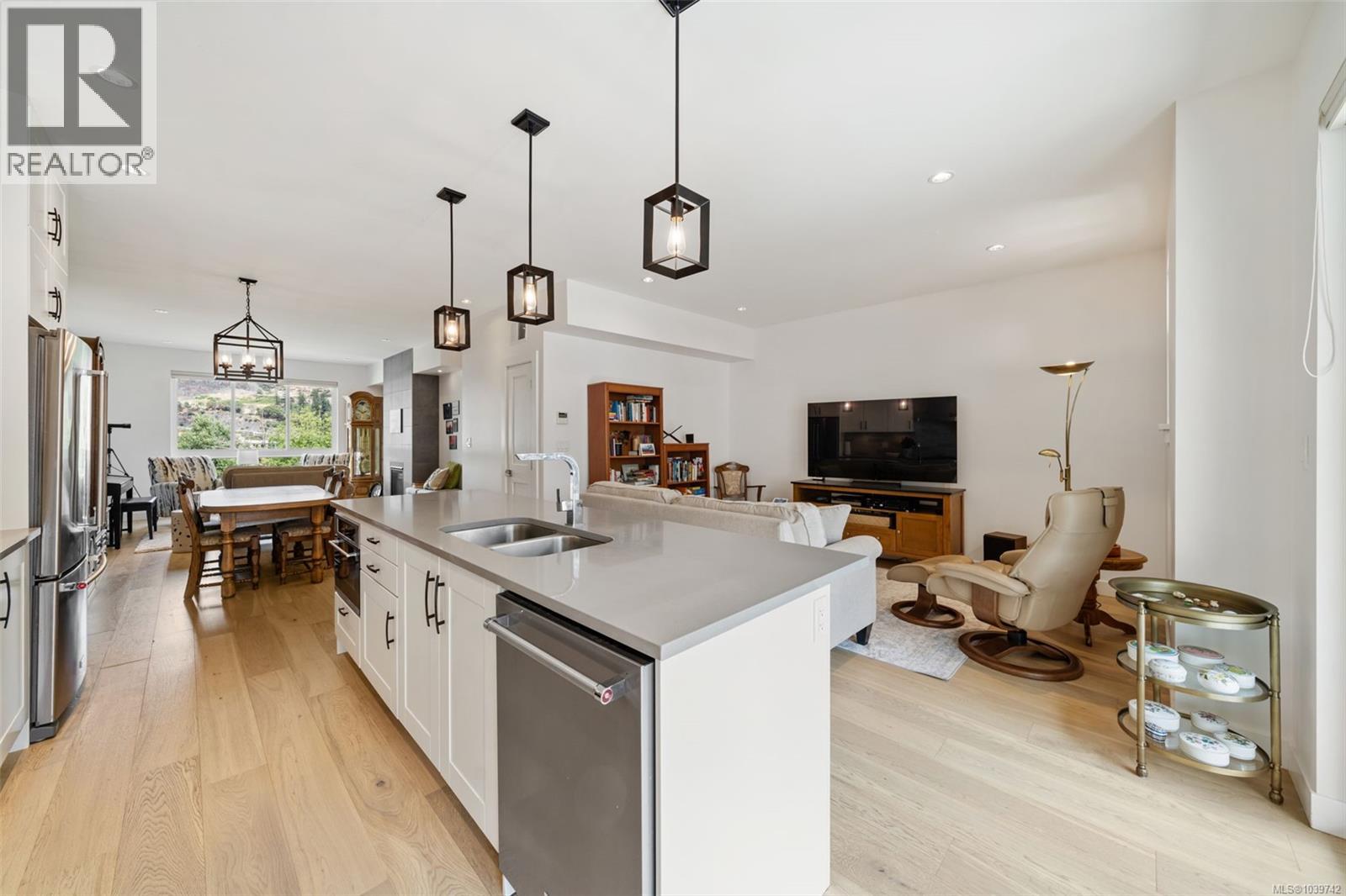 2836 Turnstyle Cres - 4