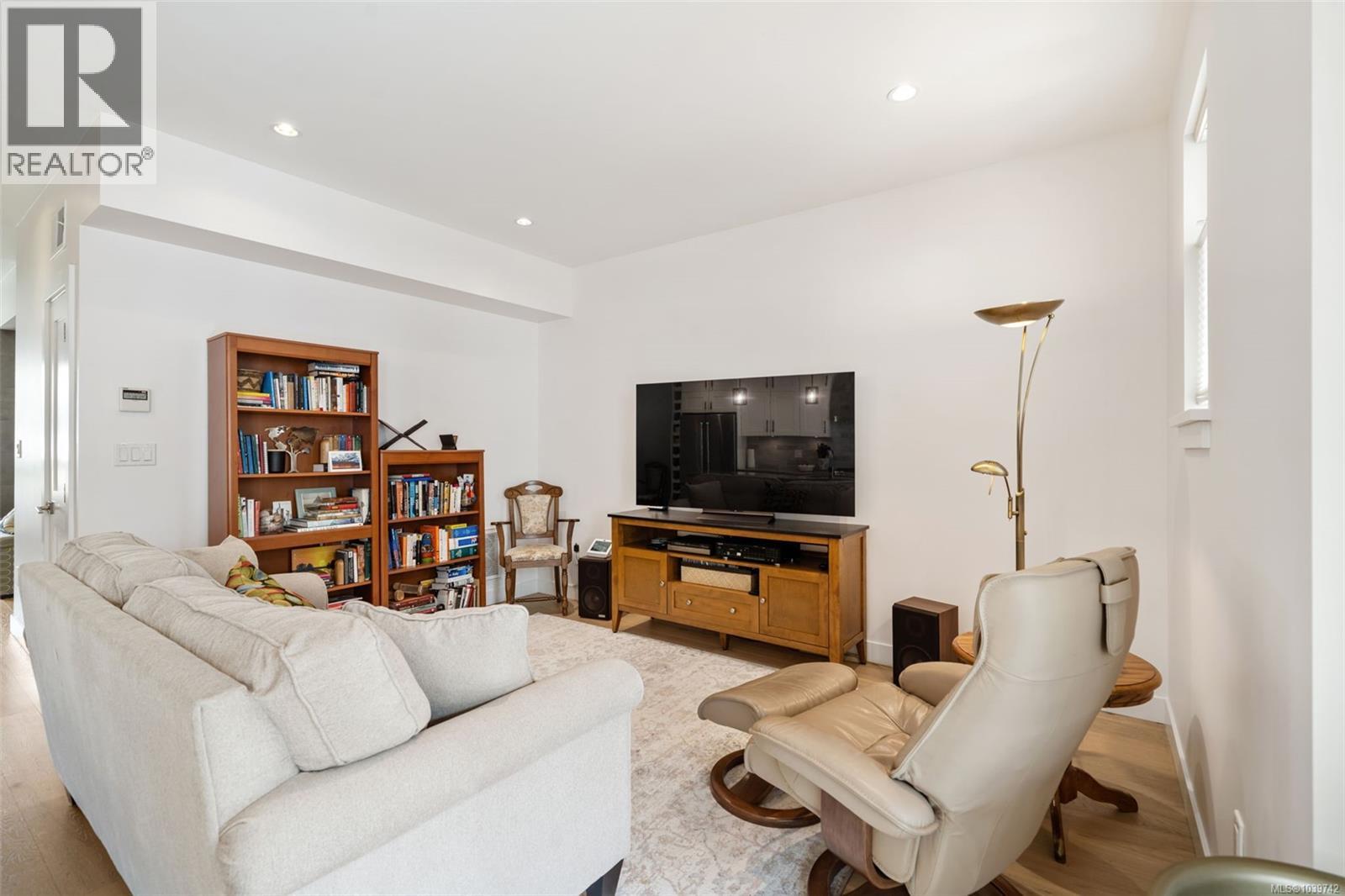 2836 Turnstyle Cres - 5
