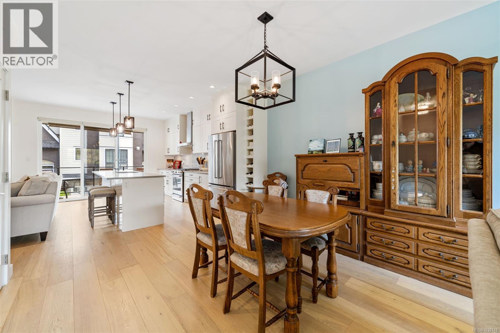 2836 Turnstyle Cres - 6