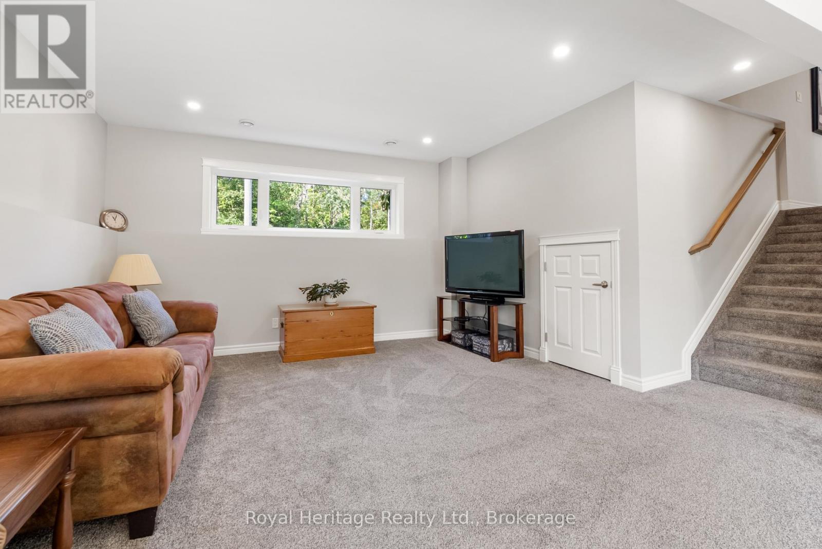 38 CLIFFORD DRIVE - 27
