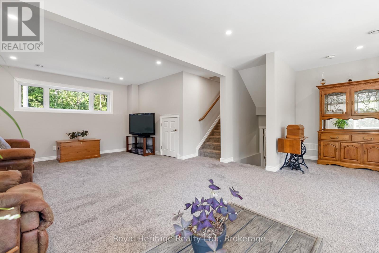 38 CLIFFORD DRIVE - 28