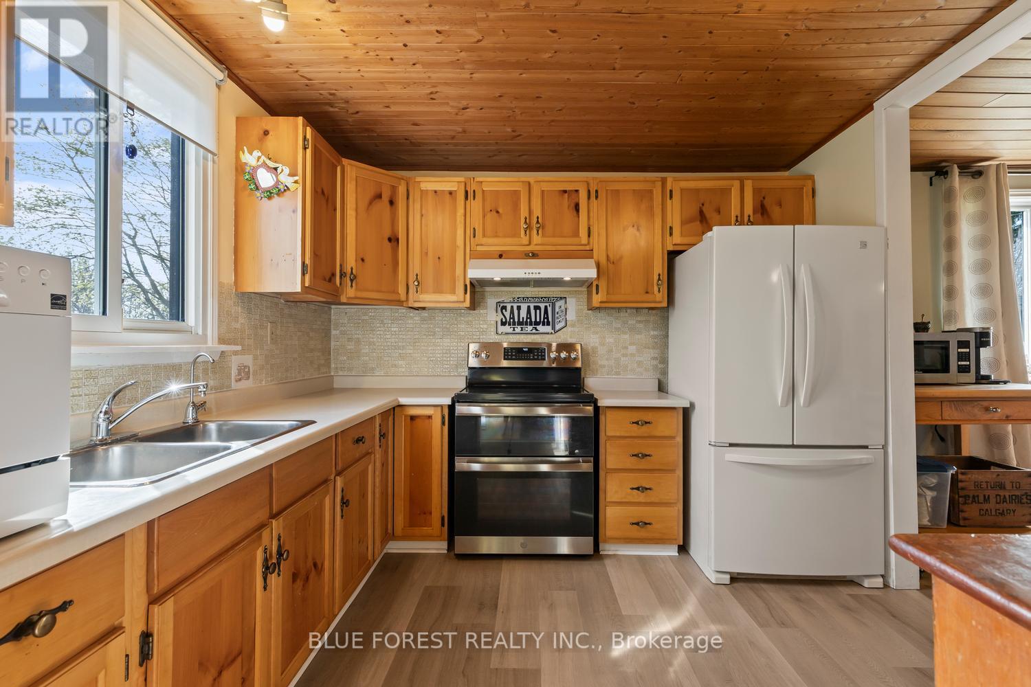 7365 FAIRVIEW DRIVE - Image 10