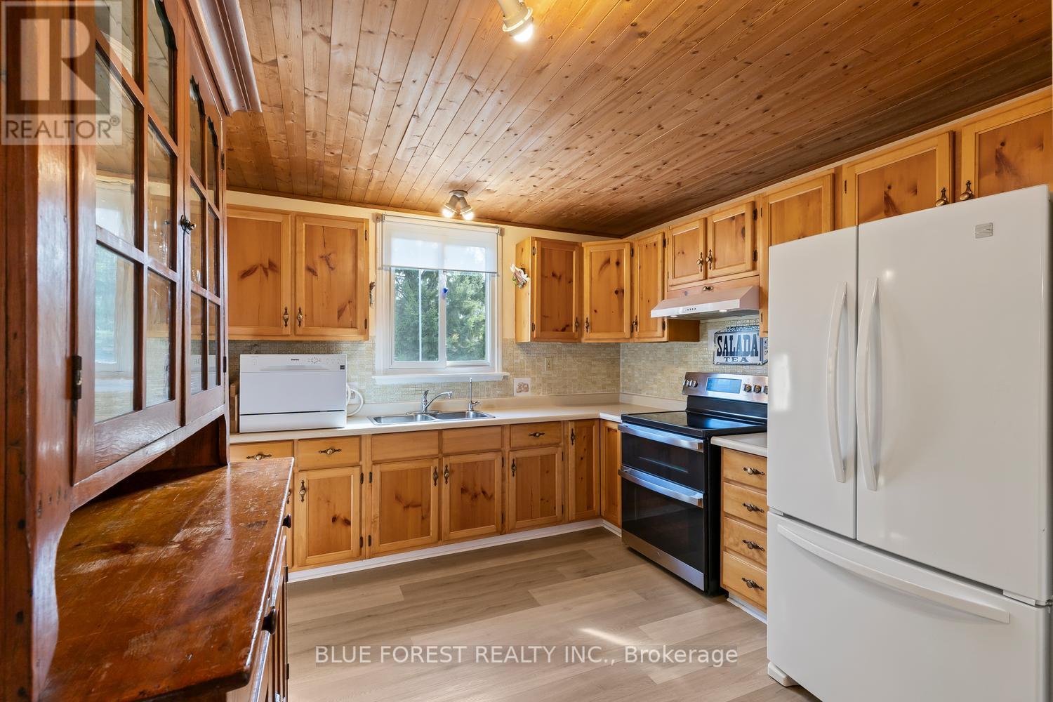 7365 FAIRVIEW DRIVE - Image 11