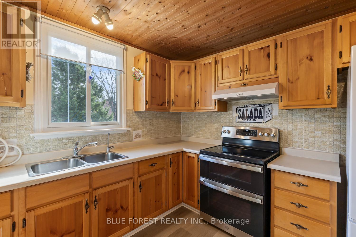 7365 FAIRVIEW DRIVE - Image 12