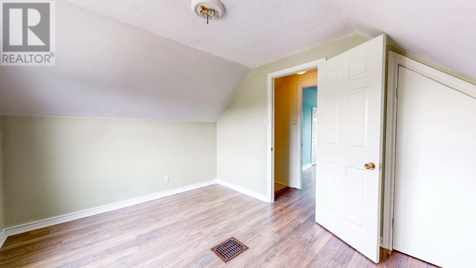 16 McNaughton Drive thumbnail 26