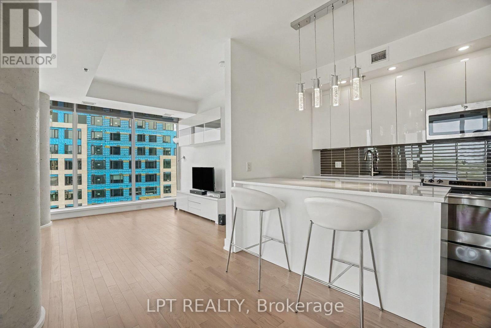 #512 88 RICHMOND ROAD - 13