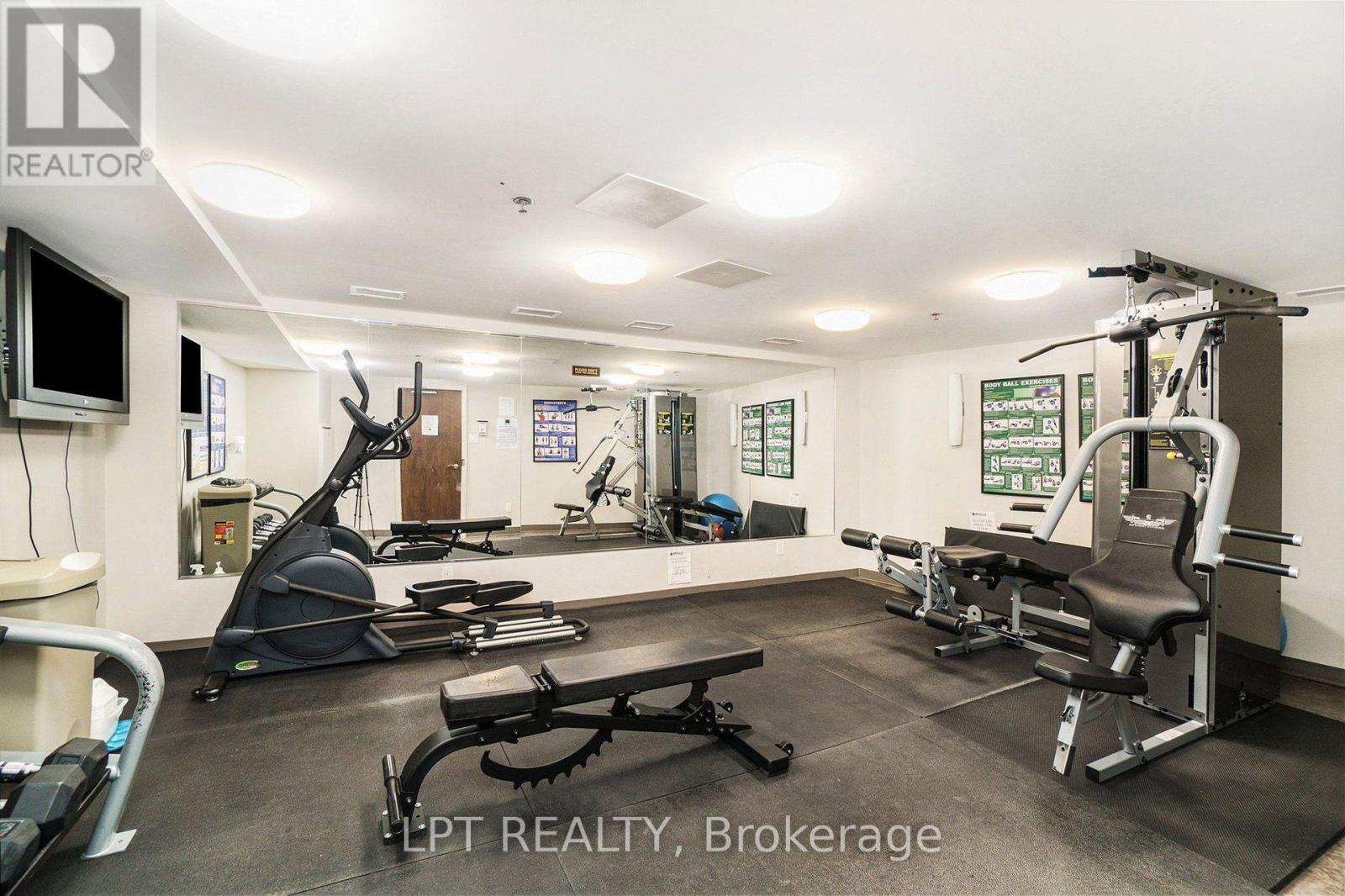 #512 88 RICHMOND ROAD - 22