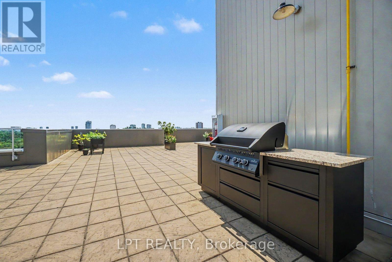 #512 88 RICHMOND ROAD - 24