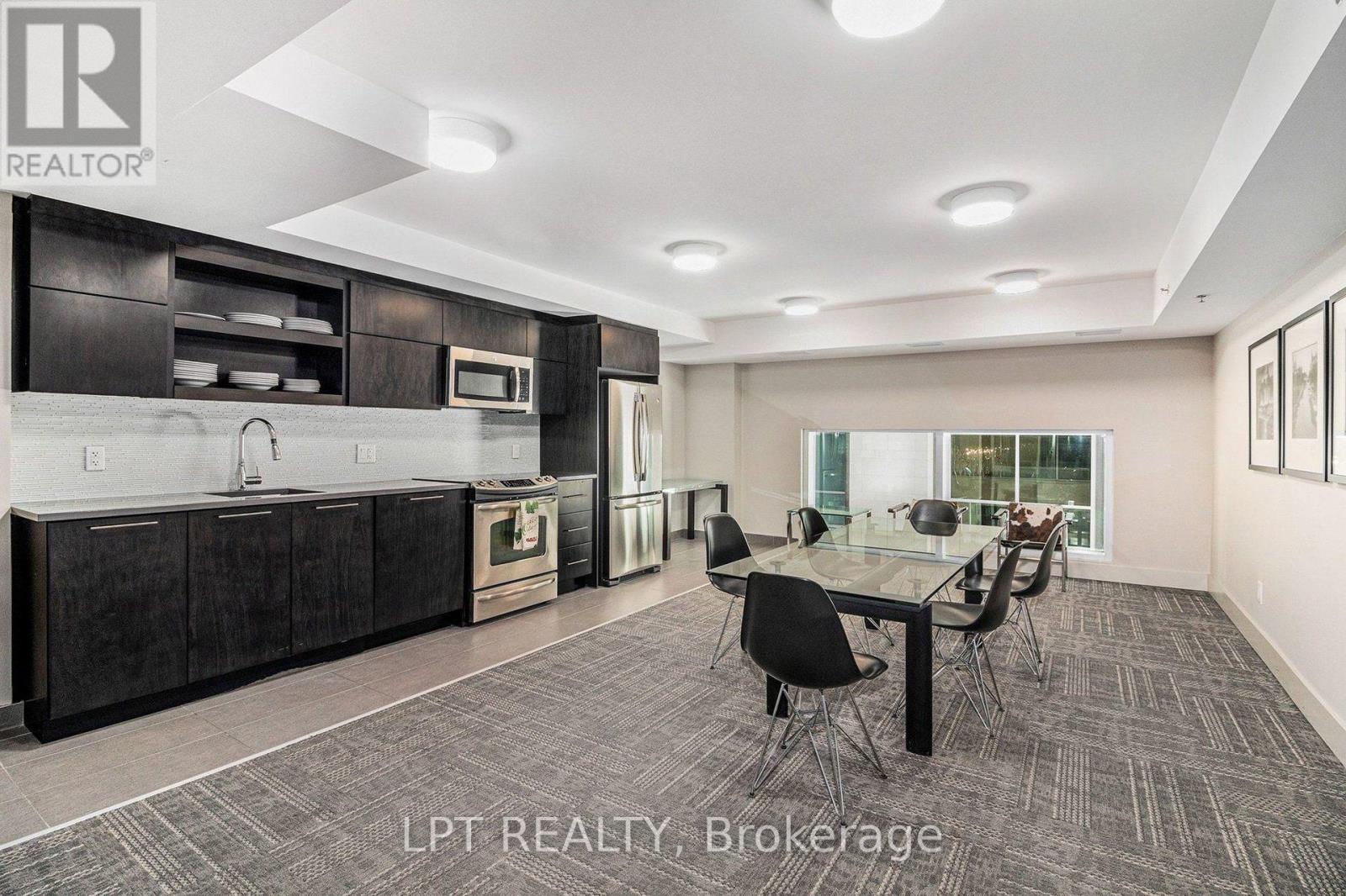 #512 88 RICHMOND ROAD - 34