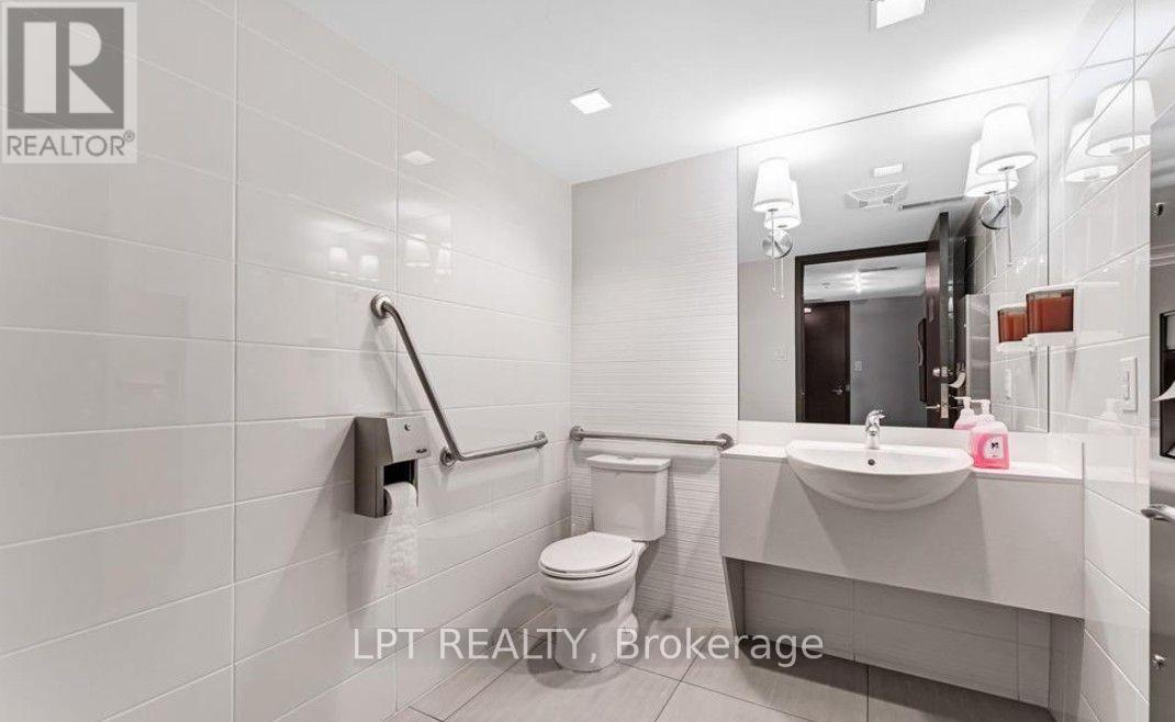#512 88 RICHMOND ROAD - 35