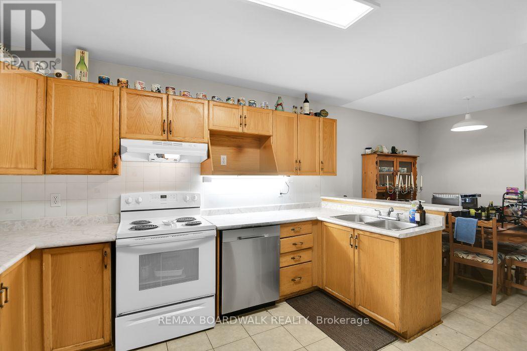 4 Bed, 3 Bath House for Rent in Ottawa – 79 HUNTERS GLEN CRESCENT, Ottawa – MLS# X13596308 - Image 13