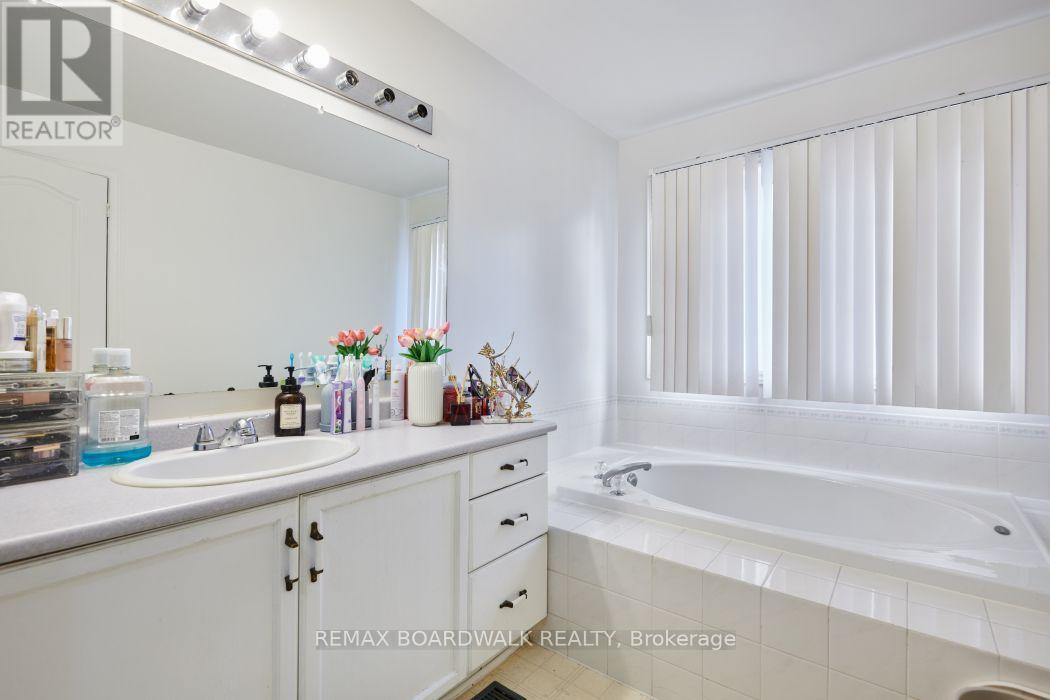 4 Bed, 3 Bath House for Rent in Ottawa – 79 HUNTERS GLEN CRESCENT, Ottawa – MLS# X13596308 - Image 19