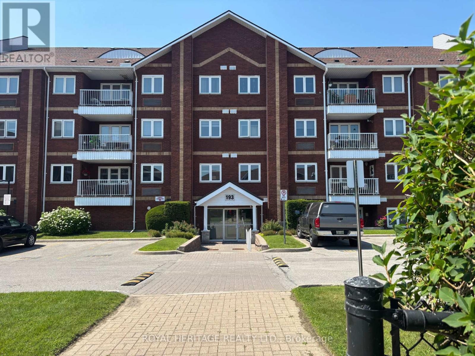 #220 193 LAKE DRIVEWAY W - 1