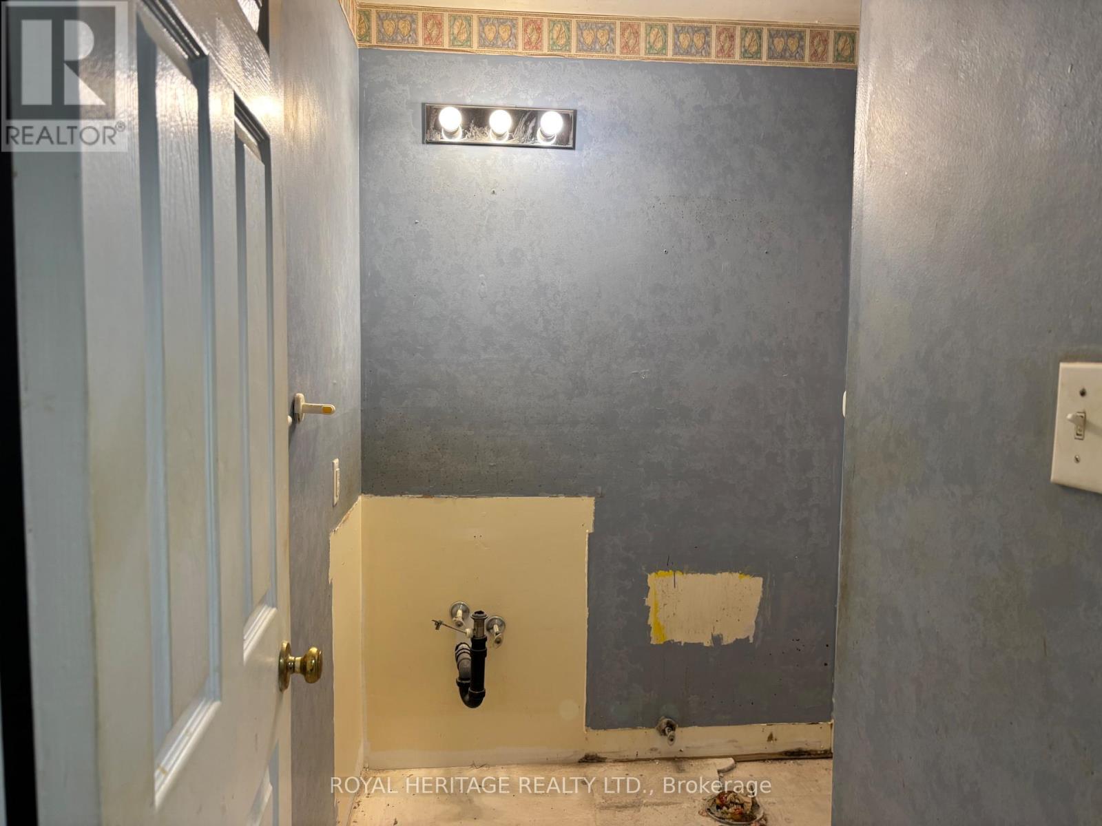 #220 193 LAKE DRIVEWAY W - 10