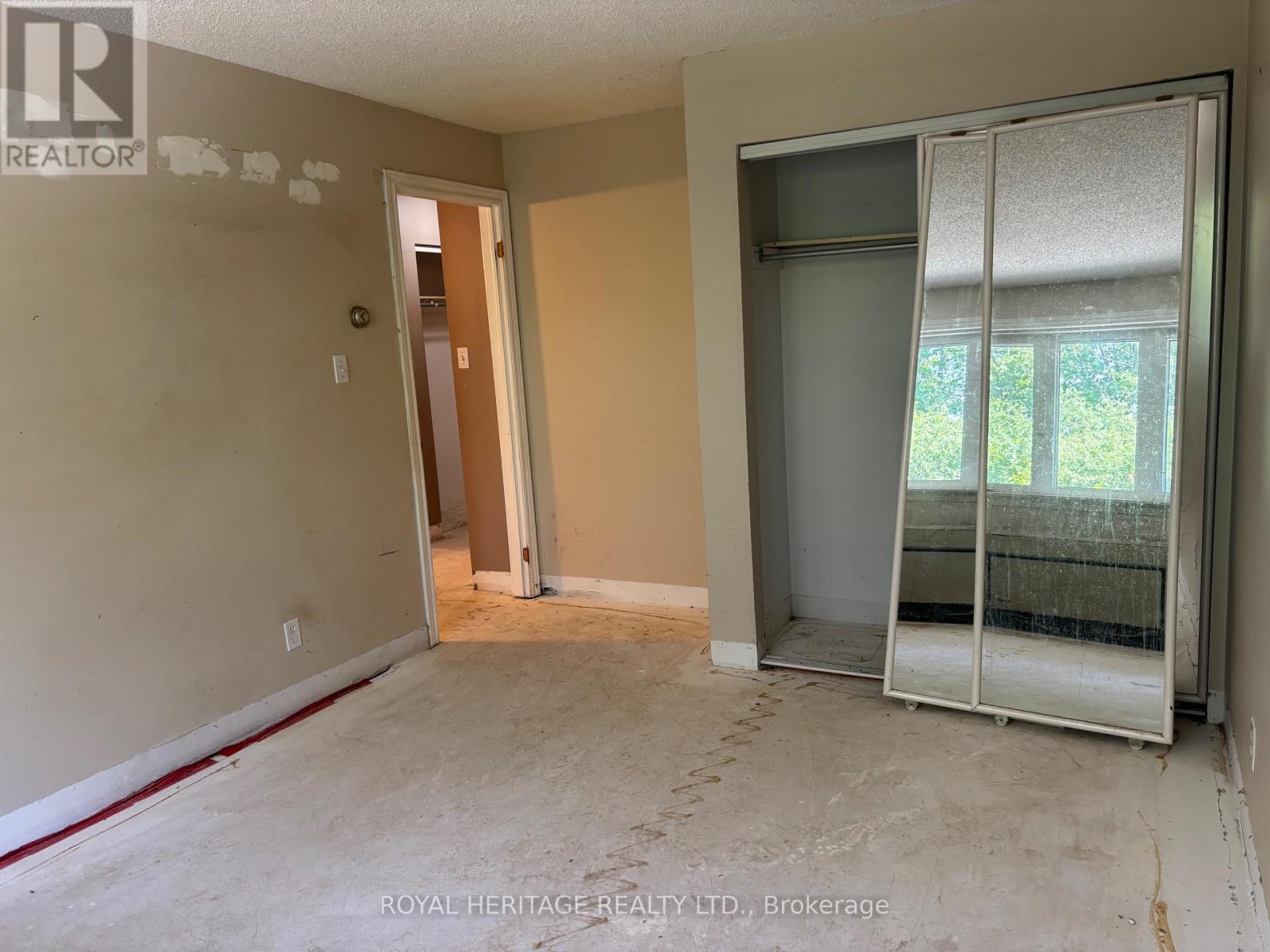 #220 193 LAKE DRIVEWAY W - 11