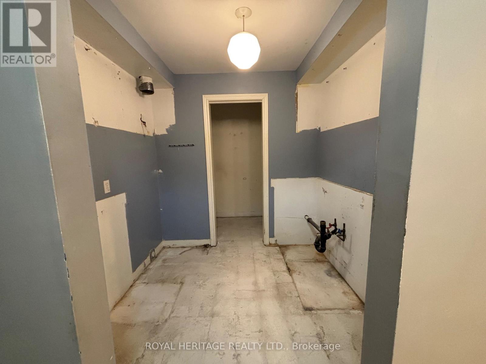 #220 193 LAKE DRIVEWAY W - 12