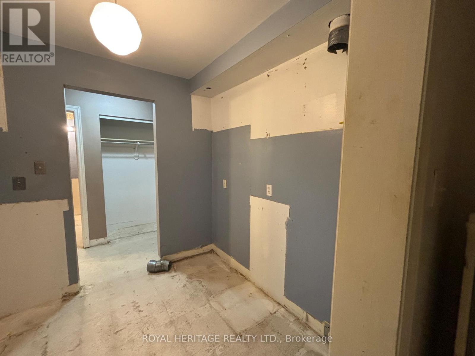 #220 193 LAKE DRIVEWAY W - 14