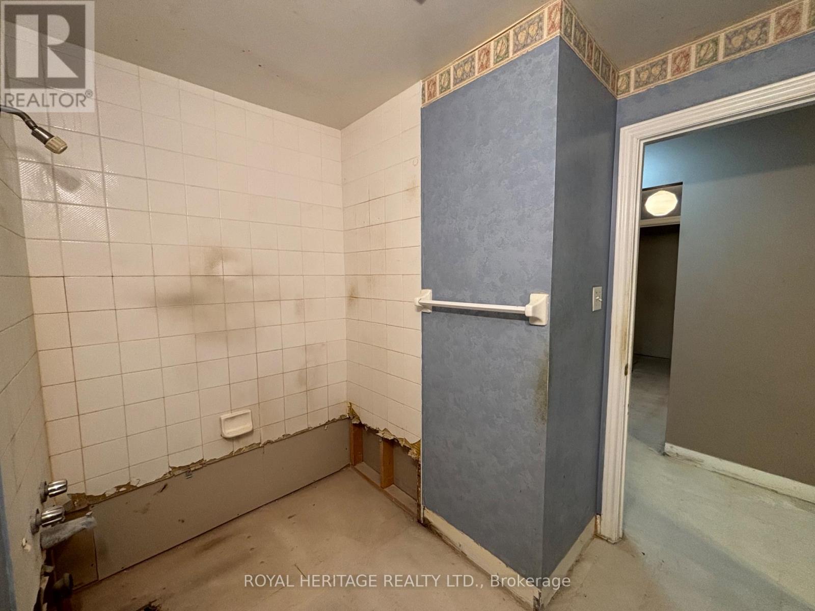 #220 193 LAKE DRIVEWAY W - 15