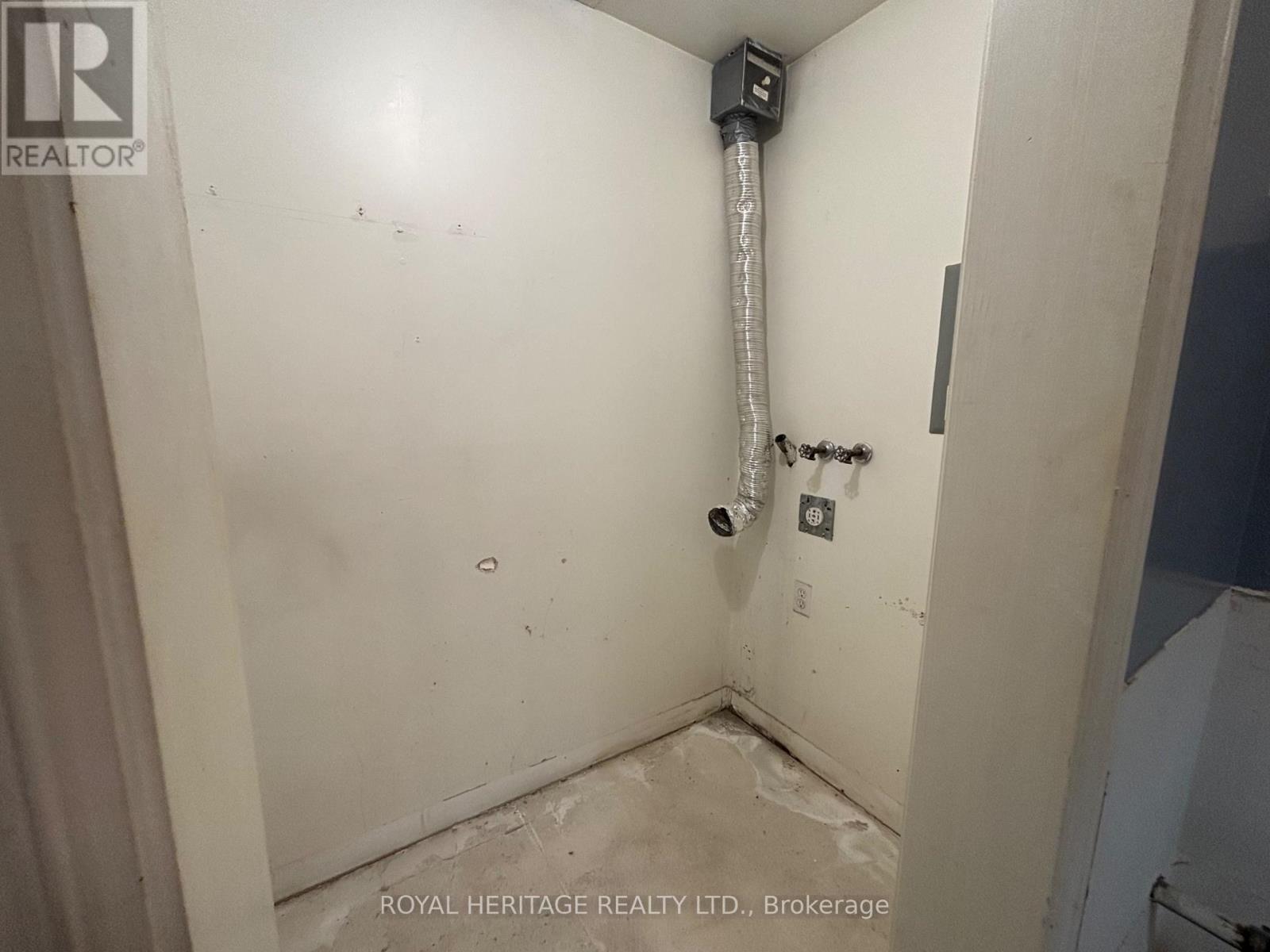 #220 193 LAKE DRIVEWAY W - 18