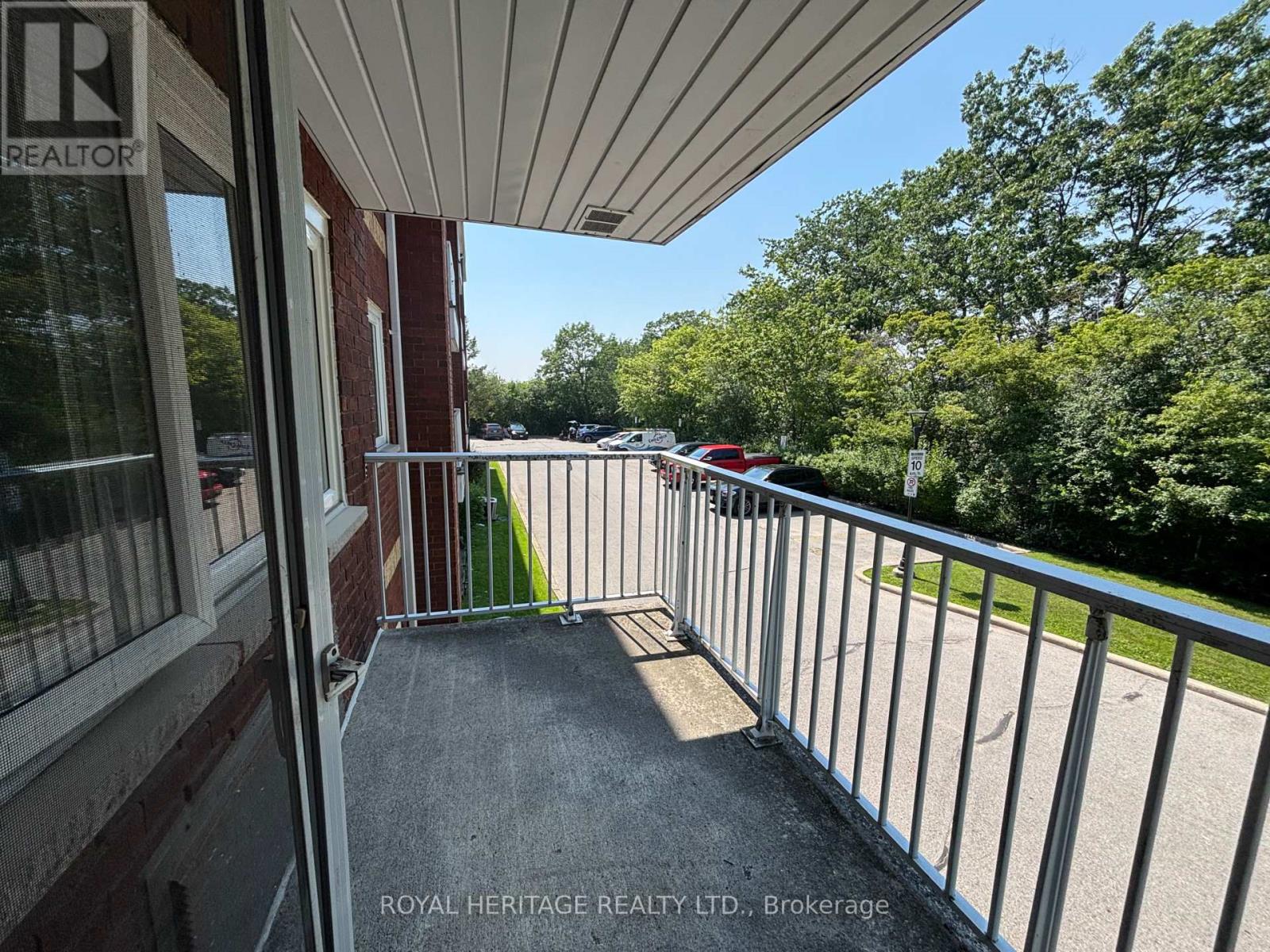 #220 193 LAKE DRIVEWAY W - 20