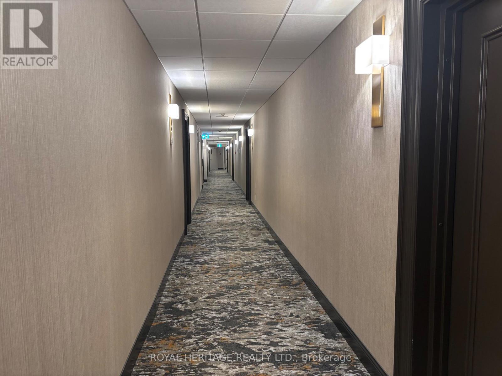#220 193 LAKE DRIVEWAY W - 21