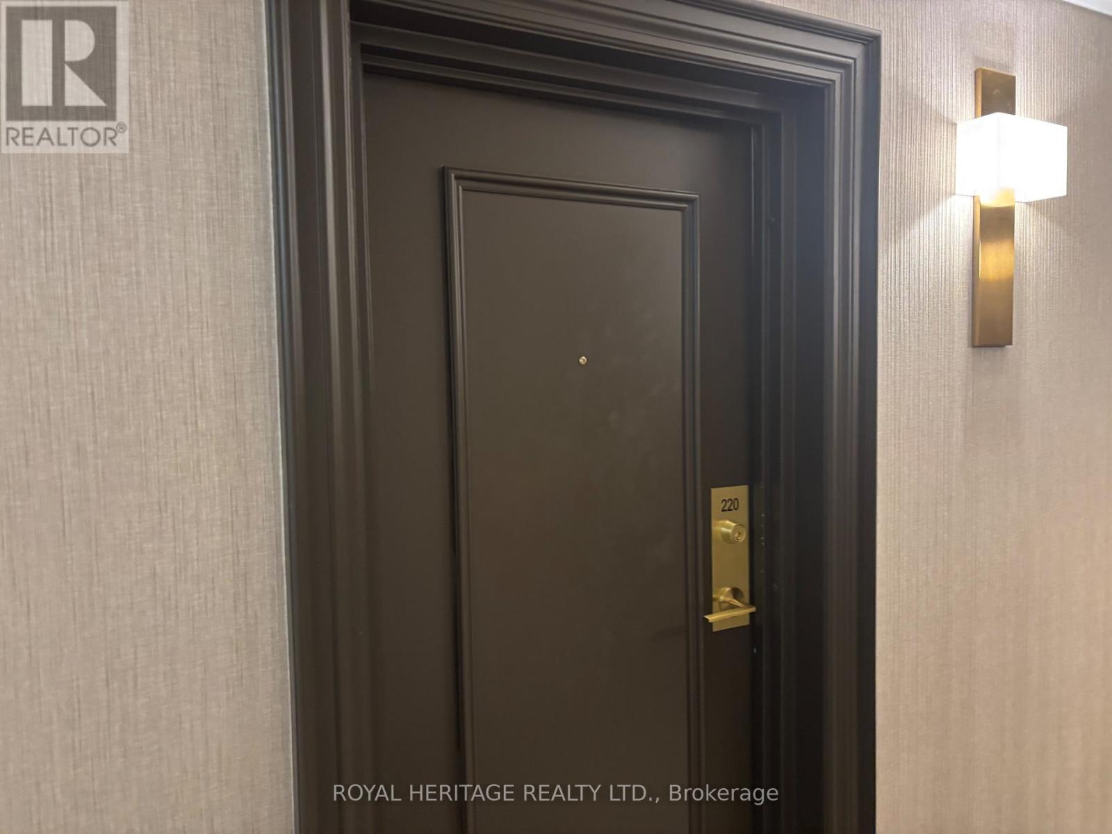 #220 193 LAKE DRIVEWAY W - 23