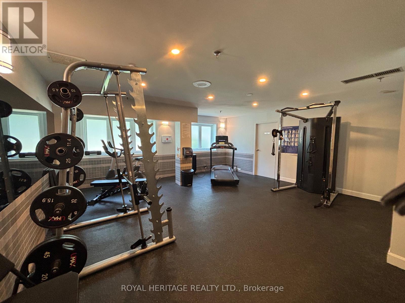 #220 193 LAKE DRIVEWAY W - 26