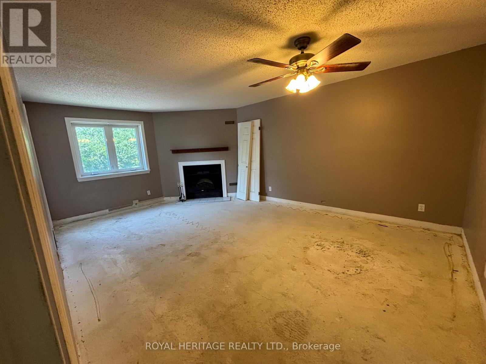 #220 193 LAKE DRIVEWAY W - 3