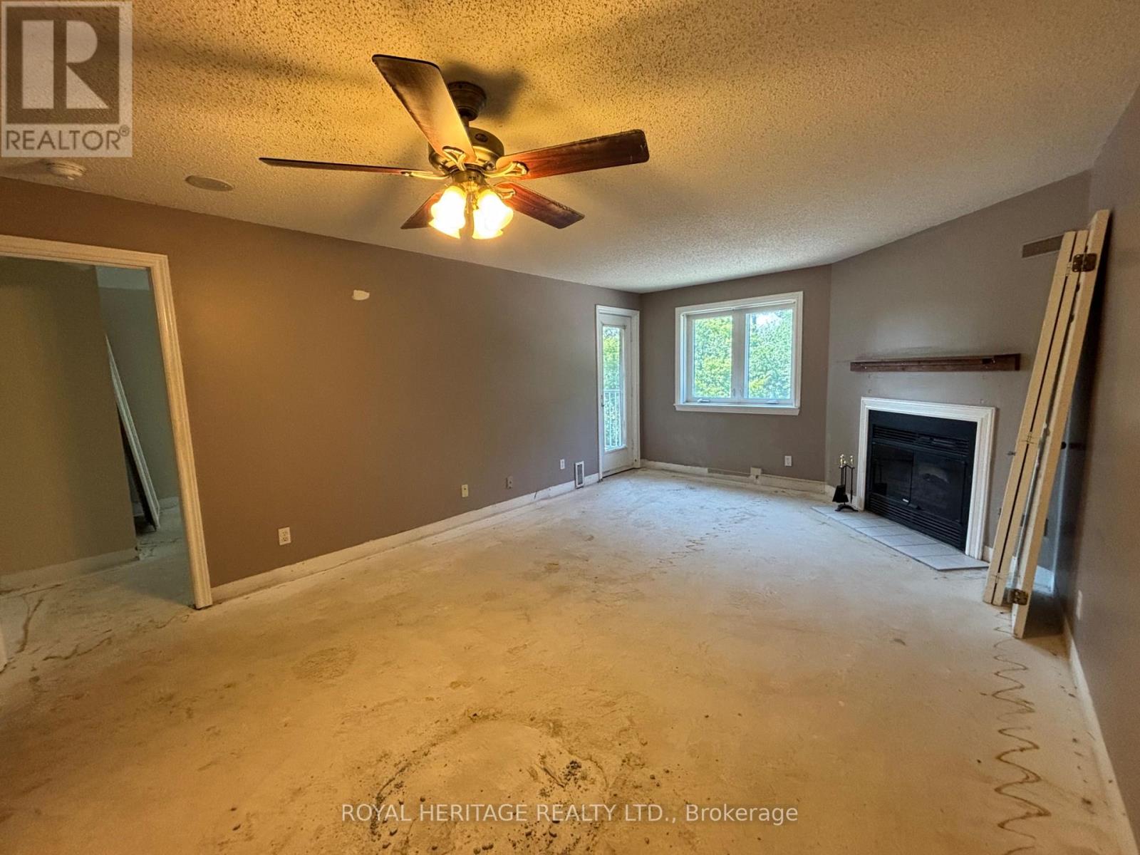 #220 193 LAKE DRIVEWAY W - 4