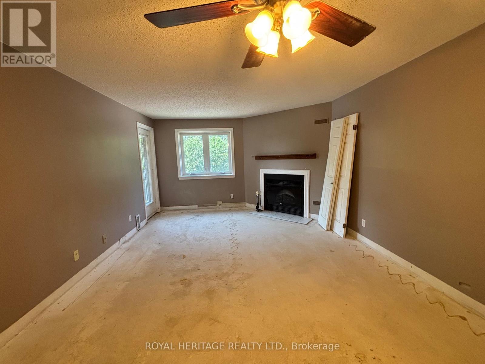 #220 193 LAKE DRIVEWAY W - 5