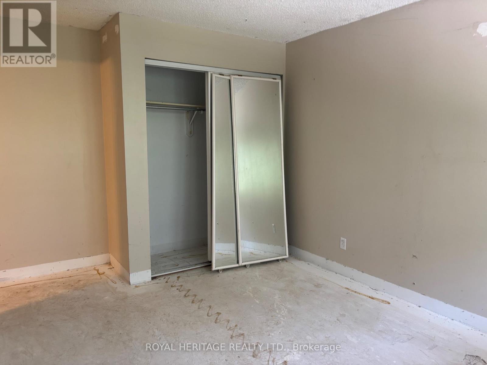 #220 193 LAKE DRIVEWAY W - 7