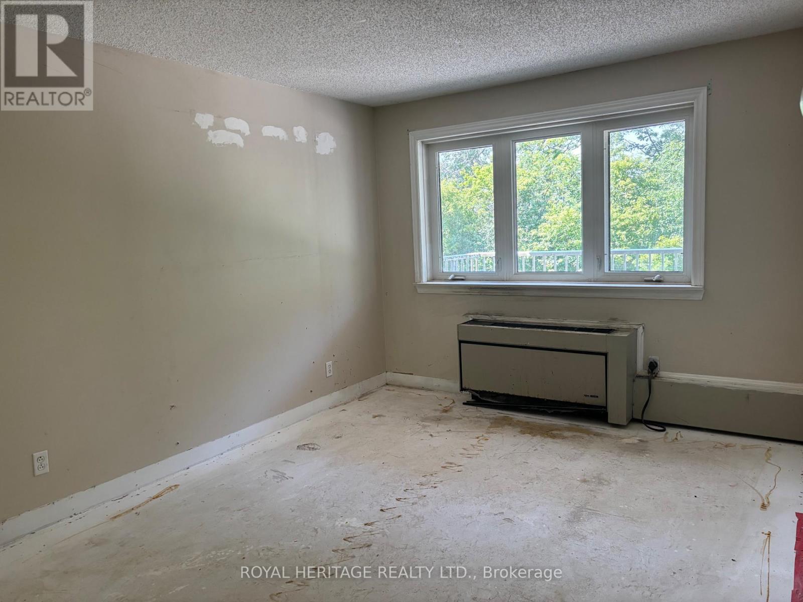 #220 193 LAKE DRIVEWAY W - 8