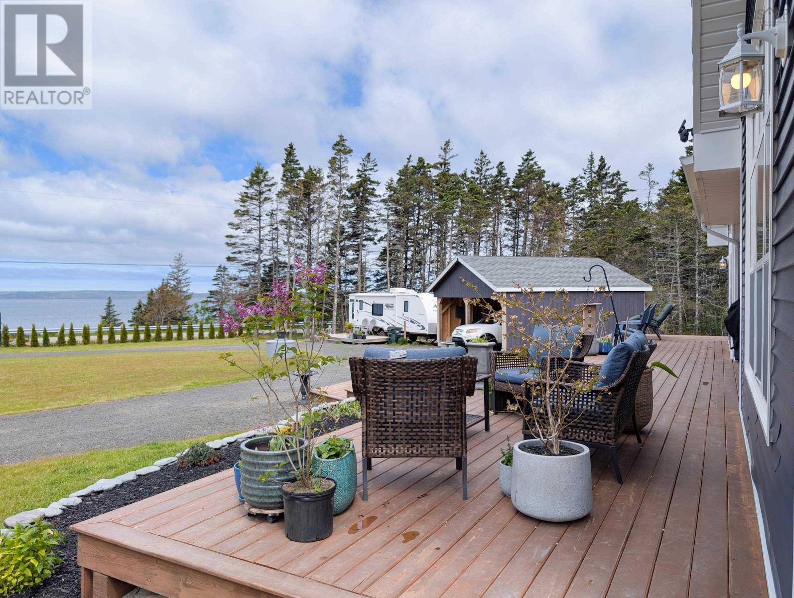 684 Riverside Road - 11