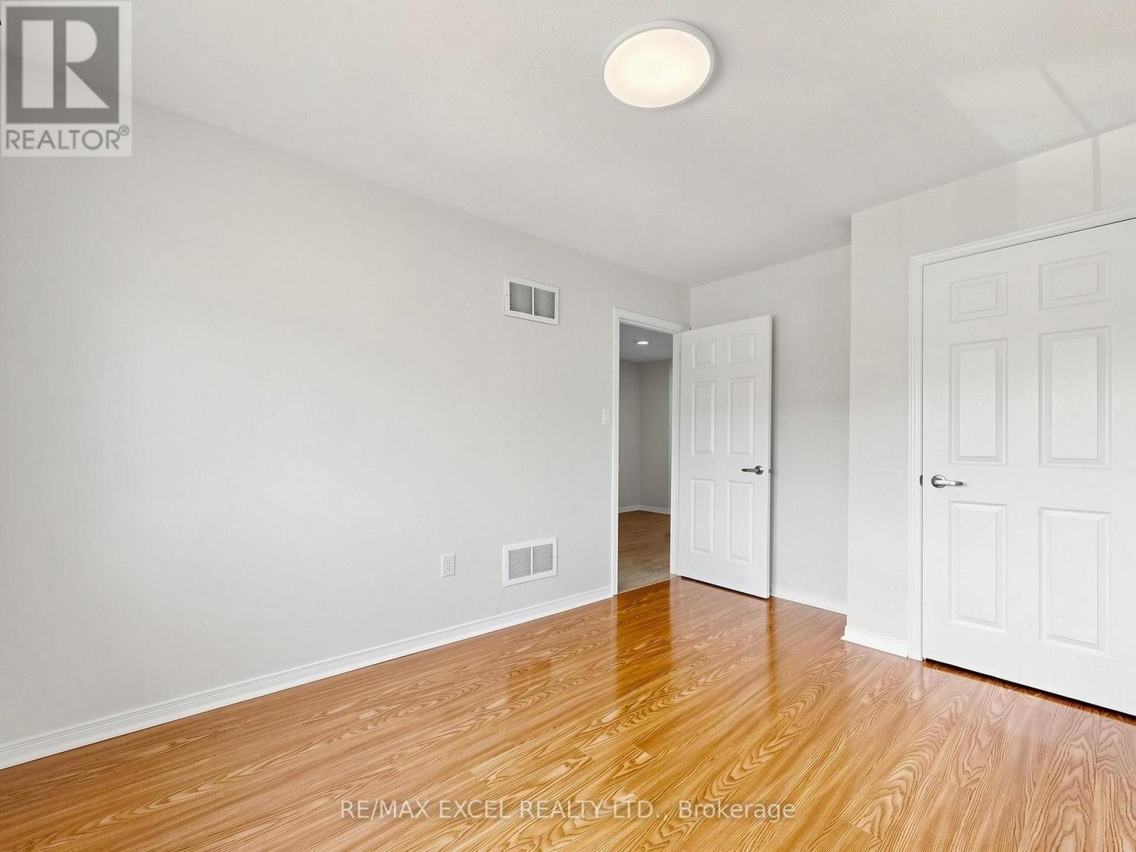 6 BARR CRESCENT - 22