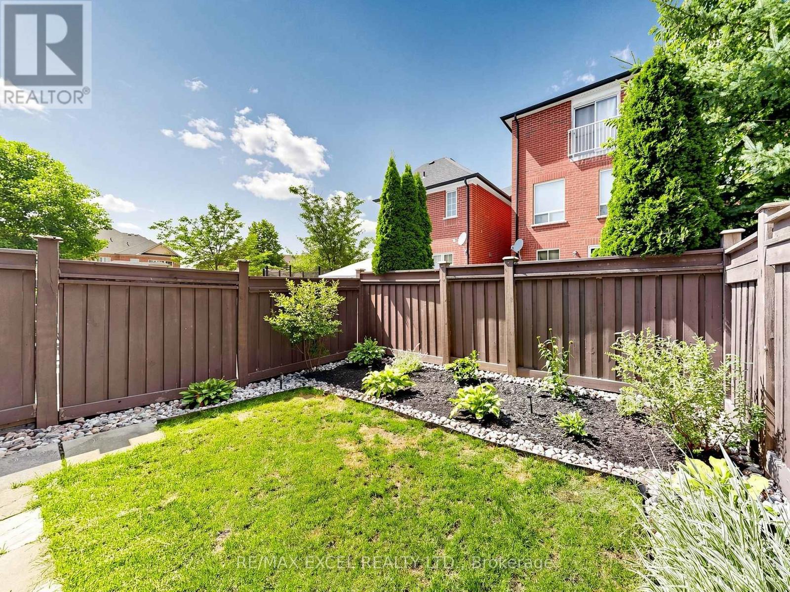 6 BARR CRESCENT - 30