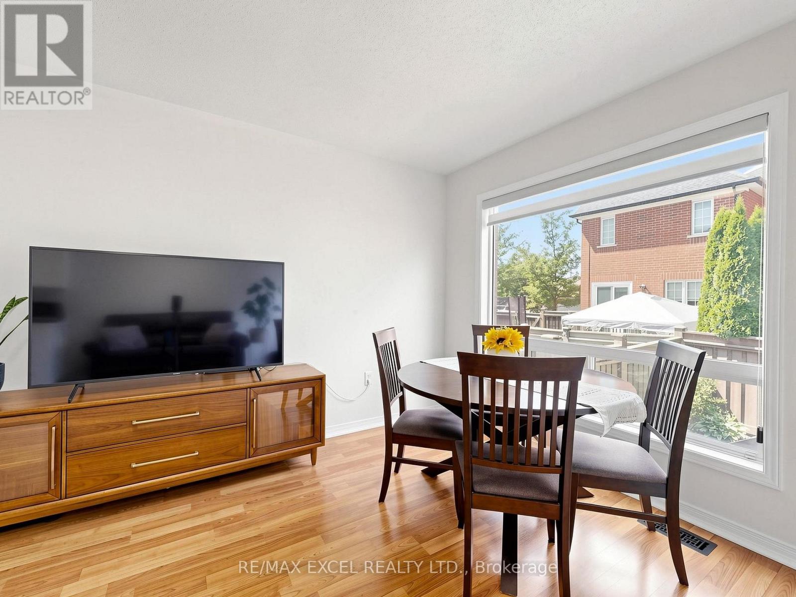 6 BARR CRESCENT - 6
