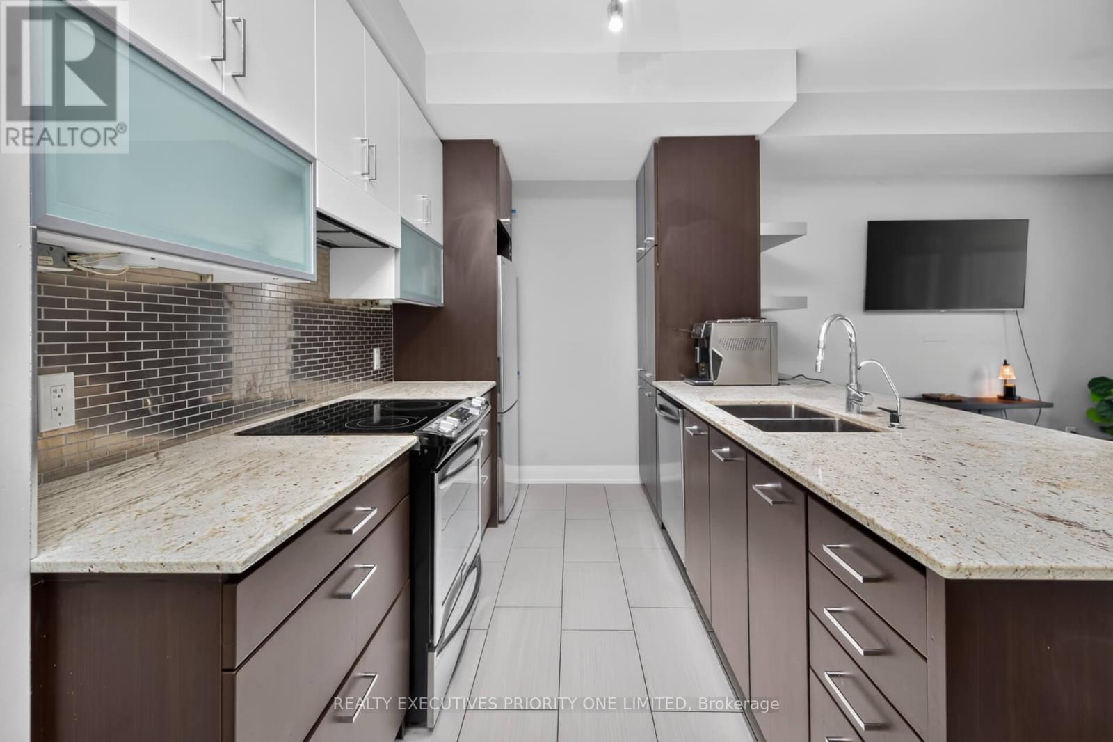 #59 8161 KIPLING AVENUE - 14